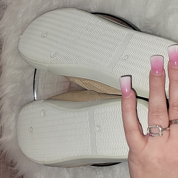 Classique Sport Tan Sneakers - Picture 10 of 11